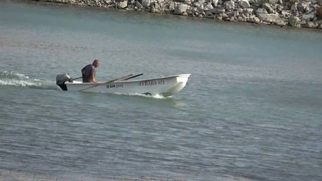 Eğirdir Gölü’nde Tekneler Karaya Vurdu! Balıkçılık Bitmek Üzere 4